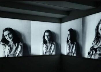 Foto-foto Anne Frank terlihat di museum Anne Frank House di Amsterdam, Belanda, 21 November 2018. (MASAPNEWS/REUTERS/Eva Plevier)