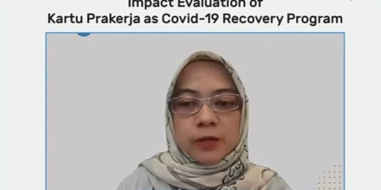 Tangkapan layar Peneliti Presisi Indonesia Widdi Mugijayani dalam webinar Dampak Kartu Prakerja sebagai Program Pemulihan Ekonomi yang dipantau di Jakarta, Rabu (9/2/2022). (MASAPNEWS/ANT)