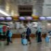 Sejumlah calon jamaah umrah berjalan sebelum menaiki pesawat di Terminal 3 Bandara Internasional Soekarno-Hatta, Tangerang, Banten, Sabtu (8/1/2022). Kementerian Agama melepas sebanyak 419 orang untuk melaksanakan ibadah umrah dan menjadi pertama kali setelah beberapa tahun terakhir Indonesia tidak mengirimkan jamaah akibat pandemi COVID-19. (MASAPNEWS/ANT)