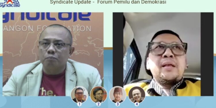 Tangkapan layar Ketua Komisi II DPR RI Ahmad Doli Kurnia Tandjung (kanan) memberi paparan dalam 'webinar' bertajuk “Seleksi KPU-Bawaslu di DPR: Memilih Penyelenggara Pemilu Terbaik dan Terpercaya” yang disiarkan di kanal YouTube PARA Syndicate, dipantau dari Jakarta, Jumat (11/2/2022). (MASAPNEWS/ANT)