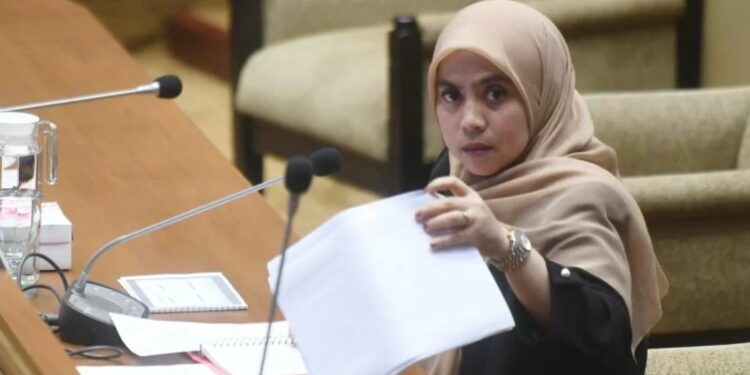 Calon anggota Komisi Pemilihan Umum (KPU) Betty Epsilon Idroos mengikuti uji kelayakan dan kepatutan di Kompleks Parlemen, Senayan, Jakarta, Senin (14/2/2022). (MASAPNEWS/ANT)