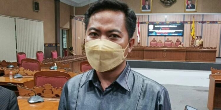 Riskon Fabiansyah, legislator Fraksi Golkar yang dipercaya menjadi Ketua Bapemperda DPRD Kotawaringin Timur melalui rapat paripurna, Senin (14/2/2022). (MASAPNEWS/ANT)