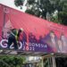 Poster terkait perhelatan internasional G20 dipasang pekerja di sekitar kawasan Kantor Pusat Kementerian Kelautan dan Perikanan di Jakarta. (MASAPNEWS/ANT/HO-KKP)