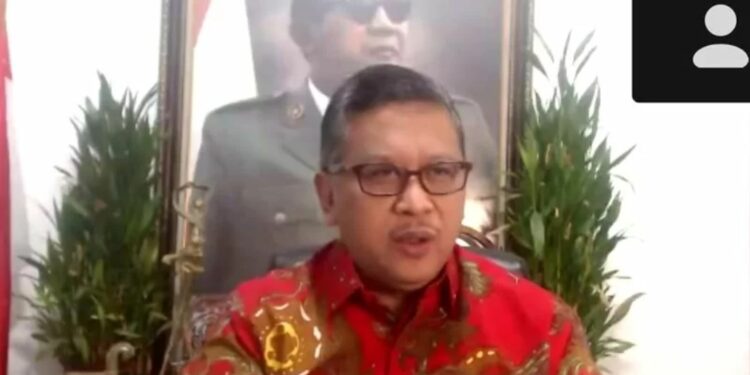 Sekjen DPP PDI Perjuangan Hasto Kristiyanto dalam webinar yang bertemakan Sharing Session tentang IKN Baru Indonesia secara daring, di Jakarta, Jumat (18/2/2022). (MASAPNEWS/ANT/HO-PDIP)
