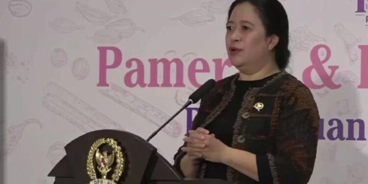 Tangkapan layar Ketua DPR RI Puan Maharani saat hadir secara langsung dalam acara puncak pengumuman karya terpilih lomba desain batik "Rupa Karya" (Ruang Pameran Karya Anak Bangsa) di Selasar Nusantara II, Komplek DPR/DPD/MPR RI, Jakarta, Jumat, 18 Februari 2022. (MASAPNEWS/ANT)