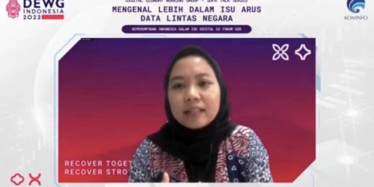 Tangkapan layar - Dosen Departemen Ilmu Hubungan Internasional, Universitas Gajah Mada, Treviliana Eka Putri, saat webinar "Mengenal Lebih Dalam Isu Arus Data Lintas Negara", Jumat (25/2/2022) (MASAPNEWS/ANT)