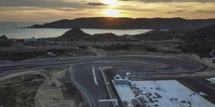 Suasana Pertamina Mandalika International Street Circuit, di Kawasan Ekonomi Khusus Mandalika, Kabupaten Lombok Tengah, Nusa Tenggara Barat, yang akan menggelar MotoGP pada 18-20 Maret 2022. (MASAPNEWS/ANT)