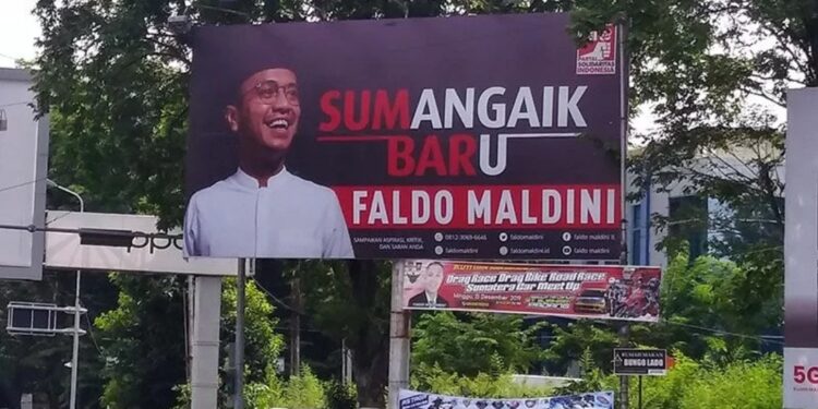 Baliho Faldo Maldini di Simpang Padang Baru Kota Padang. (MASAPNEWS/ANT)