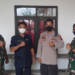 Anggota DPRD Kabupaten Gumas, Arit S Bajau bersama anggota TNI-Polri, di Kelurahan Sepang Simin, Kecamatan Sepang, Senin (14/2/2022). (MASAPNEWS/GCM)