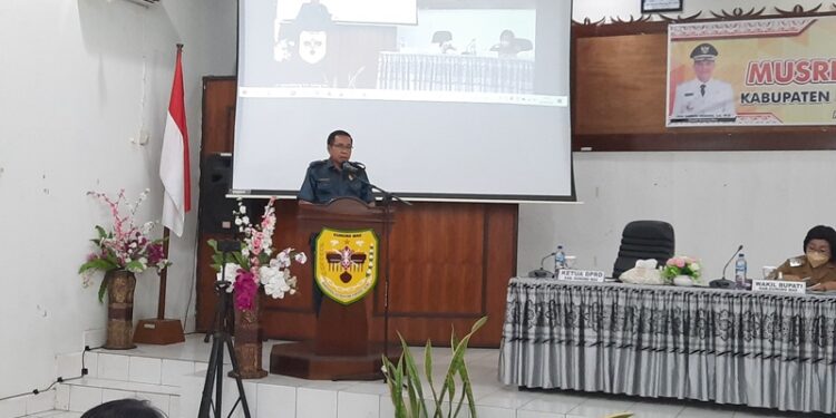 Ketua DPRD Kabupaten Gumas Akerman Sahidar menyampaikan sambutan pada Musrenbang RKPD kabupaten 2023, di Kuala Kurun, Selasa (22/3/2022). (MASAPNEWS/GCM)