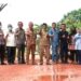 Rombongan Komisi IV DPRD Kotawaringin Timur saat meninjau kondisi jalan poros Tanah Mas, Selasa (22/3/2022). (ANT)