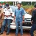 Ketua Komisi IV DPRD Kotim Muhammad Kurniawan Anwar (pakaian biru) bersama anggotanya saat memantau jalan daerah yang digunakan perusahaan perkebunan sawit, Selasa (22/3/2022). (ANT)