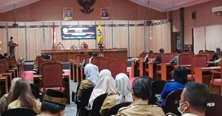 Suasana rapat paripurna DPRD Kotawaringin Timur dengan agenda penyampaian LKPJ Bupati serta pengajuan dua rancangan Peraturan daerah, Senin (28/3/2022). (ANT)