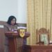 Wakil Bupati Gumas Efrensia L.P Umbing membacakan sambutan Bupati Jaya S Monong, saat rapat paripurna dengan agenda jawaban pemerintah daerah atas pandangan umum Fraksi Pendukung DPRD, di Kuala Kurun, Senin (14/3/2022). (Foto : Setwan Gumas)
