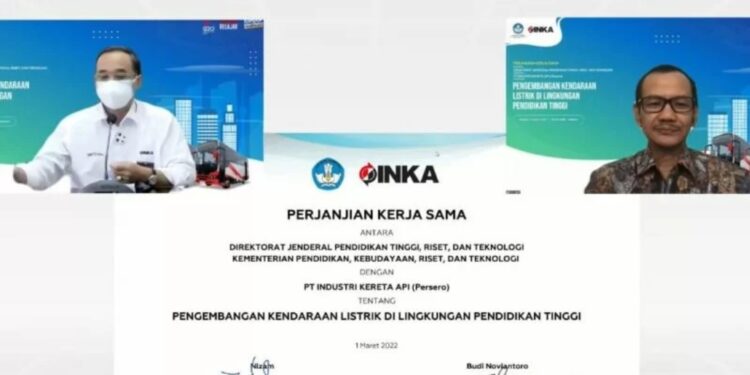 Penandatanganan kerja sama pengembangan kendaraan listrik di lingkungan pendidikan tinggi yang dilakukan oleh Direktur Utama PT INKA (Persero) Budi Noviantoro dengan Pelaksana Tugas (Plt) Direktur Jenderal Pendidikan Tinggi, Riset, dan Teknologi Nizam dalam pertemuan yang diadakan secara daring pada Selasa, 1 Maret 2022. (MASAPNEWS/ANT/HO-Humas PT INKA (Persero))