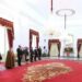 Presiden Joko Widodo didampingi Iriana Joko Widodo menerima surat kepercayaan dari enam duta besar luar biasa dan berkuasa penuh (LBBP) negara-negara sahabat, di Istana Merdeka Jakarta, Rabu (2/3). (MASAPNEWS/ANT/HO-Biro Pers Sekretariat Presiden)