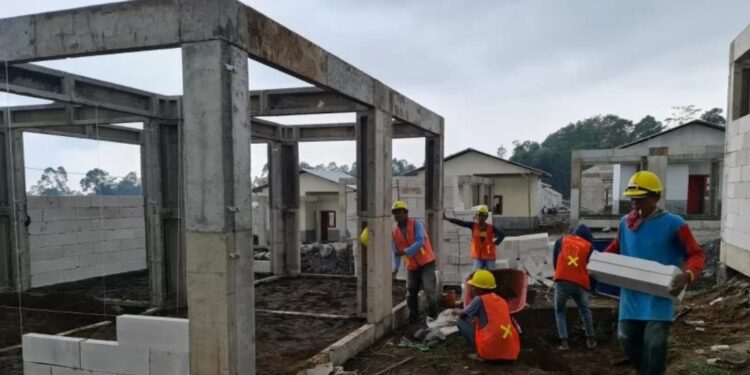 Proses pembangunan Huntap di Lumajang, Jawa Timur. (MASAPNEWS/ANT/HO-Ditjen Perumahan Kementerian PUPR)
