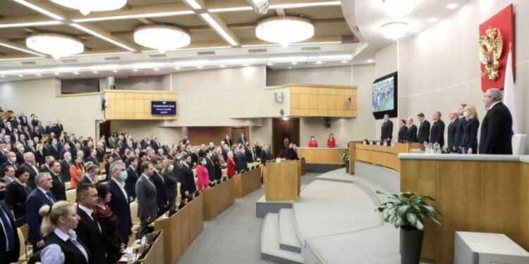 Anggota parlemen Rusia menghadiri sidang majelis rendah Duma di Moskow, Rusia, 4 Maret 2022. (MASAPNEWS/ANT/Duma/HO-Rusia via Reuters)