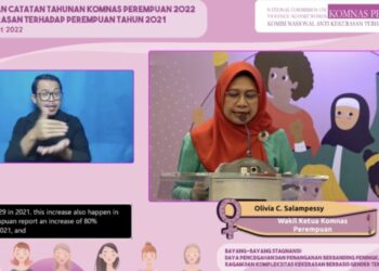 Tangkapan layar Wakil Ketua Komnas Perempuan Olivia C. Salampessy dalam acara peluncuran catatan tahunan Komnas Perempuan 2022 seperti dipantau dari Jakarta, Senin (7/3/2022). (MASAPNEWS/ANT)