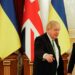 Arsip--Perdana Menteri Inggris Boris Johnson (kiri) bertemu dengan Presiden Ukraina Volodymyr Zelenskiy di istana kepresidenan di Kiev, Ukraina, Selasa (1/2/2022). (MASAPNEWS/ANT/REUTERS)