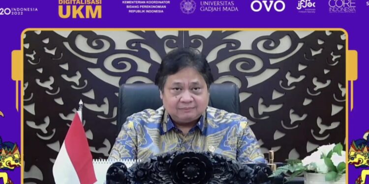 Tangkapan layar Menteri Koordinator Bidang Perekonomian Airlangga Hartarto saat menyampaikan Kuliah Umum FEB UGM secara daring, Selasa (8/3/2022). (MASAPNEWS/ANT)