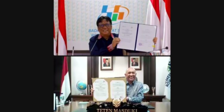 Tangkapan layar Menteri Koperasi dan UKM Teten Masduki bersama Kepala Badan Pusat Statistik (BPS) Margo Yuwono setelah menandatangani nota kesepahaman tentang penyediaan, pemanfaatan data dan informasi statistik bidang koperasi dan UMKM, Jakarta, Rabu (9/3/2022). (MASAPNEWS/ANT)