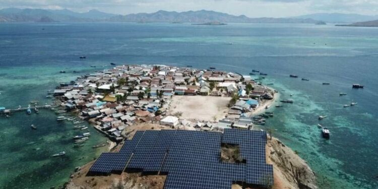 Ilustrasi - Instalasi pembangkit listrik tenaga surya di Pulau Messah, Nusa Tenggara Timur. (MASAPNEWS/ANT/HO-PT PLN)
