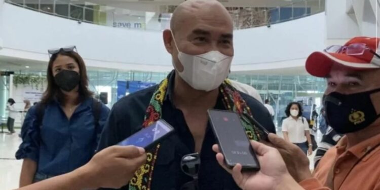 Gubernur Nusa Tenggara Timur Viktor Laiskodat di Bandara Sultan Aji Muhammad Sulaiman Sepinggan Balikpapan, Minggu (13/03/2022). (MASAPNEWS/ANT/HO-Humas Pemprov Kaltim)