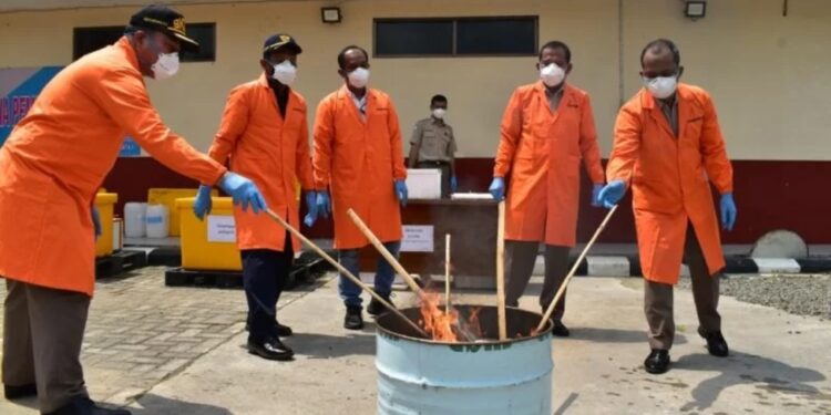 Ilustrasi - Proses pemusnahan produk impor sektor kelautan dan perikanan. (MASAPNEWS/ANT/HO-KKP)