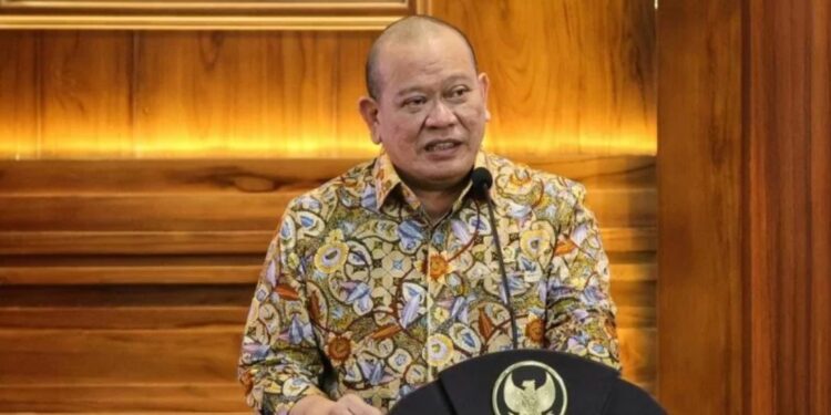 Ketua DPD RI, AA LaNyalla Mahmud Mattalitti saat memberikan sambutan di acara Penandatanganan Berita Acara Serah Terima Hibah Tanah dari Pemprov Jatim kepada DPD RI di Gedung Negara Grahadi. (MASAPNEWS/ANT/HO-Humas DPD RI)