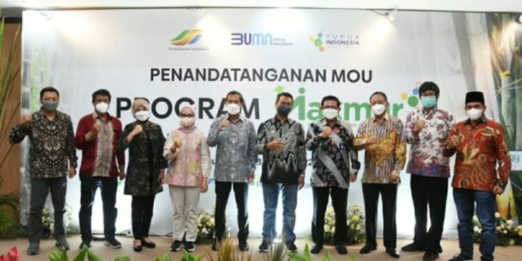 PT Pupuk Indonesia (Persero) melalui anak usahanya PT Petrokimia Gresik (PKG) dan PT Pupuk Kujang Cikampek (PKC), bersinergi bersama PT Perkebunan Nusantara (PTPN) grup untuk menerapkan Program Makmur bagi petani tebu. (MASAPNEWS/ANT/HO-Pupuk Indonesia)