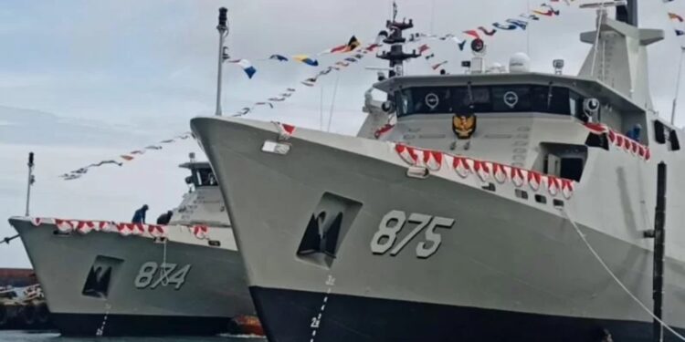 Dua kapal perang TNI AL, KRI Dorang-874 dan KRI Bawal-875, diluncurkan oleh Kepala Staf Angkatan Laut Laksamana TNI Yudo Margono di Galangan PT Caputra Mitra Sejati, Pulau Ampel Serang, Banten, Senin (21/3/2022). (MASAPNEWS/ANT)