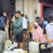 Ilustrasi - Antrean minyak goreng curah di kawasan Pasar Legi Solo, Jawa Tengah. (MASAPNEWS/ANT)