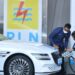 Presiden Joko Widodo (kanan) didampingi Direktur Utama PLN Darmawan Prasodjo mengisi daya mobil listrik saat peresmian stasiun pengisian kendaraan listrik umum (SPKLU) ultra fast charging di Central Parking Nusa Dua, Badung, Bali, Jumat (25/3/2022). Presiden Jokowi meresmikan SPKLU Ultra Fast Charging 200 kW pertama di Indonesia yang disiapkan untuk mengisi daya kendaraan listrik saat Konferensi Tingkat Tinggi (KTT) G20 di Bali pada 2022. (MASAPNEWS/ANT)