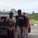 Kapolsek Rungan Ipda Fedrick Liano bersama anggota saat membawa pelaku Joyo( 35) ke Mapolres Kabupaten Gumas, Senin (21/3/2022). (IST)