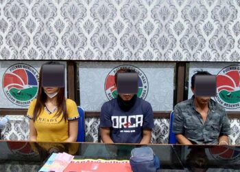 Tiga Tersangka sabu berinisial JJ, RT, dan DA saat ditahan Satresnarkoba Polres Gumas. (Fhoto : Satresnarkoba Polres Gumas)