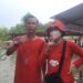 Anggota DPRD Kabupaten Gumas Nomi Aprilia (kanan) berfoto bersama Pengelola Kolam Pancing Dohong 2 Nedy Aryanto, saat pembukaan Kolam Pancing Dohong 2 di Kuala Kurun, Sabtu (2/4/2022). (MASAPNEWS/GCM)