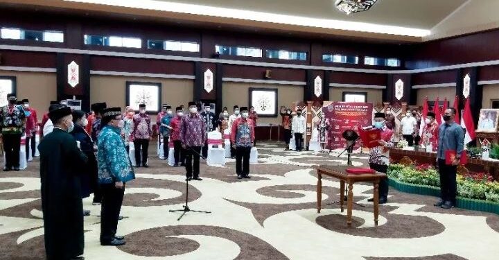 Gubernur Kalteng Sugianto Sabran melantik Pejabat Pimpinan Tinggi Pratama dan Pejabat Administrator lingkup pemprov, Palangka Raya, Rabu, (13/4/2022). (ANT)