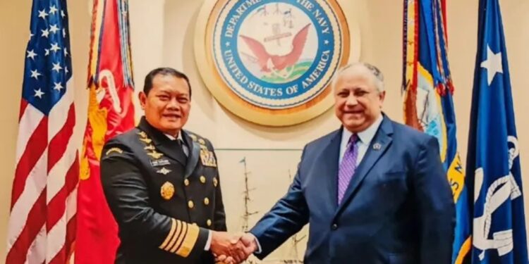 Kepala Staf Angkatan Laut (Kasal) Laksamana TNI Yudo Margono saat melaksanakan pertemuan dengan US Secretary of the Navy (US SECNAV) Carlos Del Toro di Washington DC, Amerika Serikat, Kamis (30/3/2022). (MASAPNEWS/ANT/HO-Dispenal)