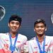 Ganda Putra Indonesia Bagas Maulana (kiri) dan Muhammad Shohibul Fikri mengangkat trofi juara usai laga final nomor ganda putra All England di Utilita Arena Birmingham, Inggris, Minggu (20/3/2022). (MASAPNEWS/ANT)