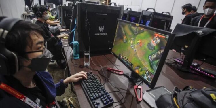 Sejumlah atlet mengikuti Pemusatan Latihan Nasional (Pelatnas) Esports untuk SEA Games 2021 Vietnam di Megamendung, Kabupaten Bogor, Jawa Barat, Senin (7/3/2022). (MASAPNEWS/ANT)