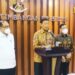 Ketua Wantimpres Jenderal TNI (Purn) Wiranto (tengah) usai pertemuan dengan BEM Nusantara di Kantor Wantimpres, Jakarta, Jumat (8/4). (MASAPNEWS/ANT)