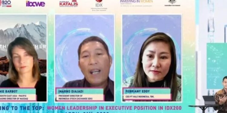 Tangkapan layar Direktur Utama BEI Inarno Djajadi (tengah) saat memberikan paparan dalam Webinar Rising to the Top: Women Leadership in Executive Position in IDX200 di Jakarta, Kamis, (MASAPNEWS/ANT)
