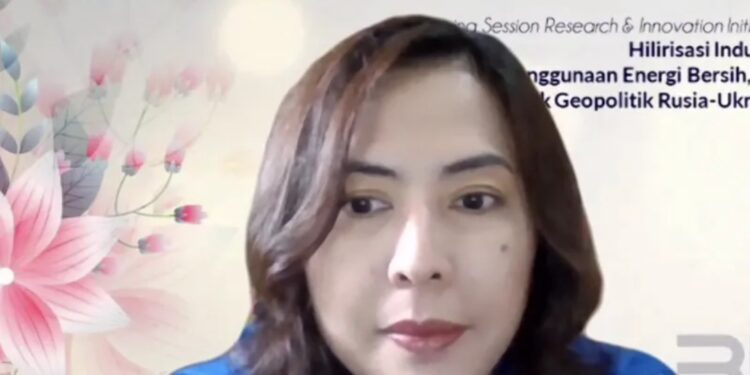 Tangkapan layar Chief Economist PT Danareksa (Persero) Rima Prama Artha dalam Sharing Season Research & Innovation Initiative BUMN yang dilaksanakan secara daring, Kamis (21/4/2022). (MASAPNEWS/ANT)