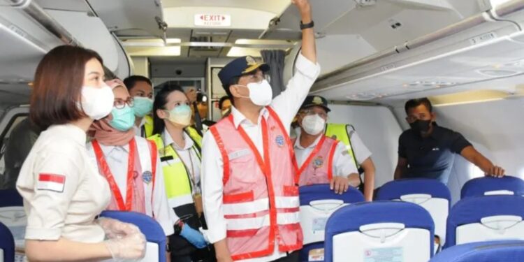 Menteri Perhubungan Budi Karya Sumadi saat melakukan inspeksi di Bandara Soekarno-Hatta pada Minggu (24/4/2022). (MASAPNEWS/ANT/HO-Kemenhub)