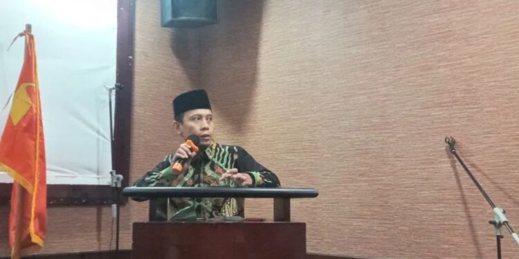 Ketua Bawaslu Jakarta Selatan (Jaksel) Muchtar Taufiq saat membuka kegiatan Koordinasi Penanganan Pelanggaran Bawaslu Jakarta Selatan di Golden Boutiqe Hotel, Jakarta, Selasa (26/4/2022). (MASAPNEWS/ANT)