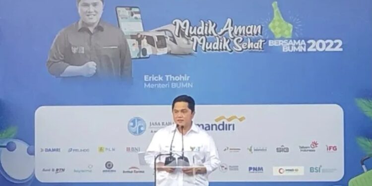 Menteri Badan Usaha Milik Negara (BUMN) Erick Thohir memberi sambutan dalam acara keberangkatan peserta Mudik Aman Mudik Sehat Bersama BUMN 2022 di Stadion Gelora Bung Karno, Jakarta Pusat, Rabu (27/4/2022). (MASAPNEWS/ANT)
