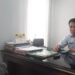 Kepala DPU Kabupaten Gumas, Baryen (kanan) memberi keterangan kepada awak media di ruang kerjanya, Jumat (22/4/2022). (MASAPNEWS/GCM)