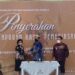 Ketua DPRD Rinie dan Bupati Halikinnor bergantian menerima dokumen laporan hasil pemeriksaan keuangan pemerintah daerah dari Ketua BPK RI Perwakilan Kalteng Agus Priyono di Palangka Raya, Jumat (13/5/2022). (ANT)