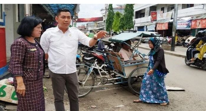 Dokumentasi - Ketua Komisi IV Muhammad Kurniawan Anwar dan Ketua DPRD Rinie saat memantau kawasan Pusat Perbelanjaan Mentaya, beberapa waktu lalu. (ANT)